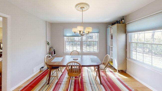 Foto del edificio - 1395 Folkstone Ct