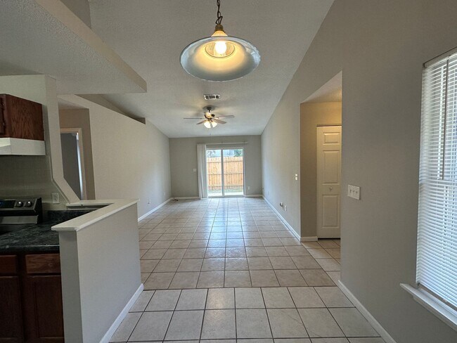Foto del edificio - 2 Bedroom 2 bath for rent ~ water, sewer, ...