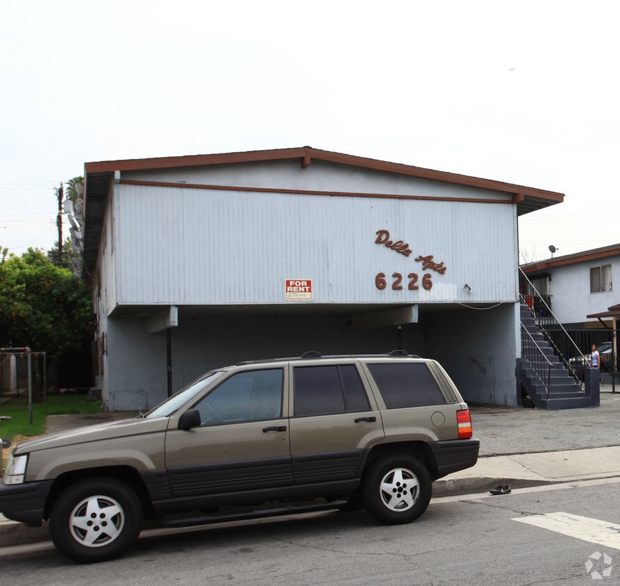 Building Photo - Della Apartments