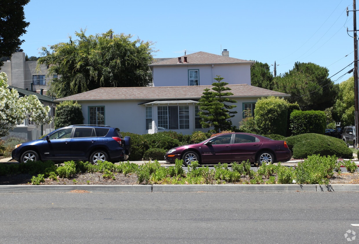 Building Photo - 580 Chestnut St