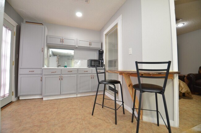 Foto del edificio - 13102 Richmond Ave.