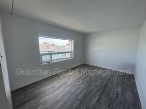 Building Photo - 141 Frederica St W