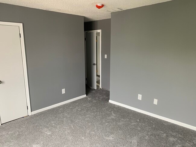 Bedroom - 16 E Front St