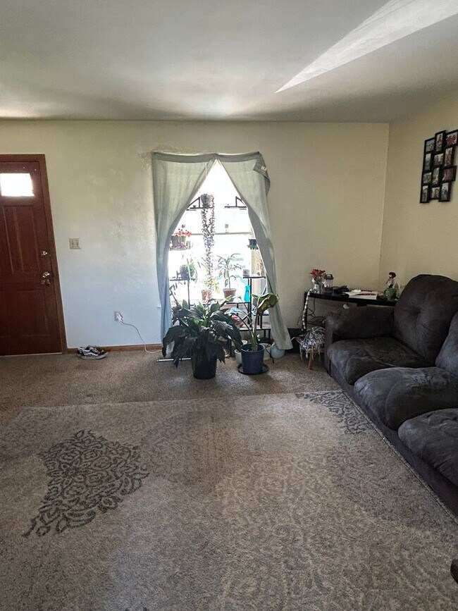Foto del edificio - 165 Suburban Ave