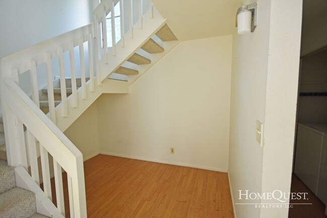 Foto del edificio - Parkway Condo Available Now!   3/2/2 - $3600