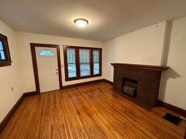 Building Photo - 178 E Tompkins St