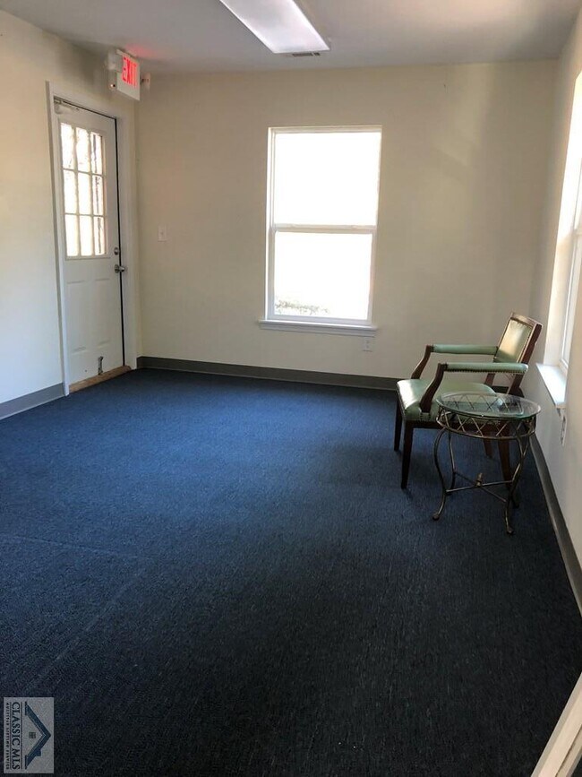 Building Photo - 1684 S Barnett Shoals Rd