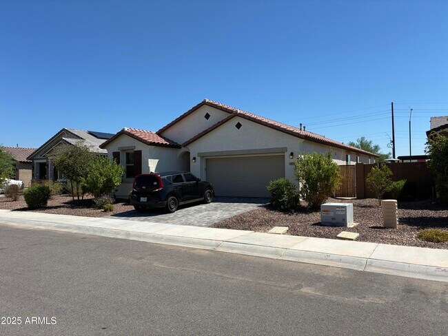 Building Photo - 813 S 107th Dr
