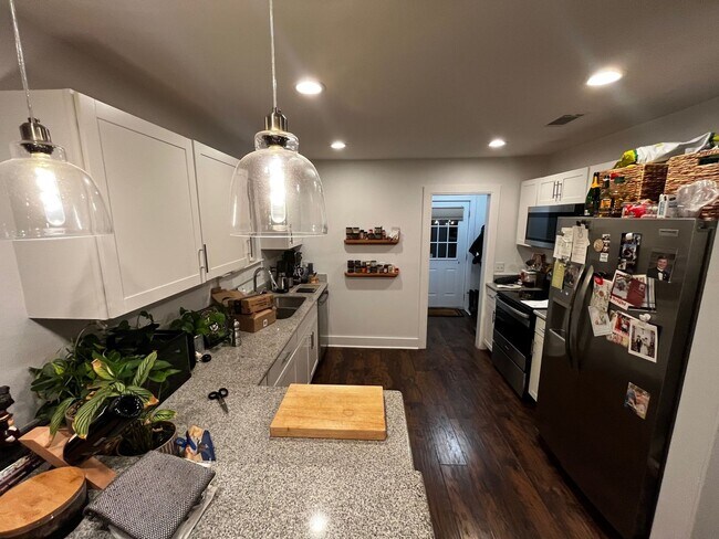 Foto del edificio - Charming Home In the Garden District- Ideal Location