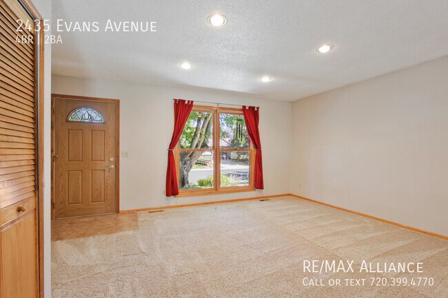 Foto del edificio - 2435 Evans Ave