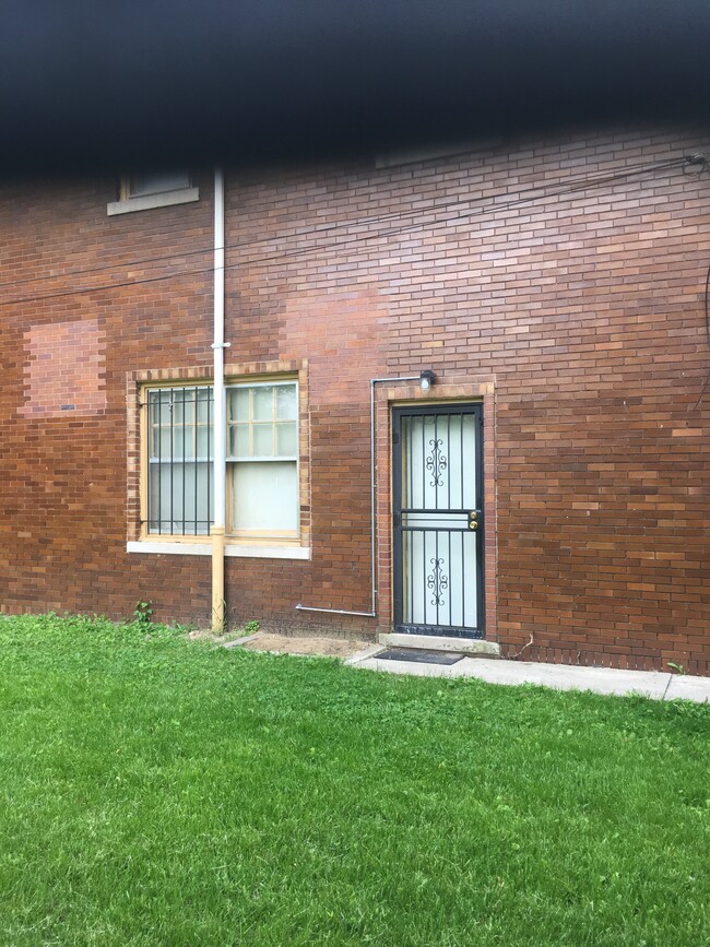 Side entrance to unit - 5300 Mitchell St