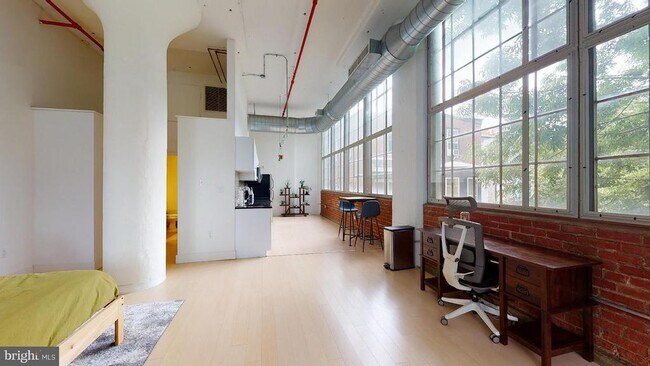 Building Photo - 720 N 5th St