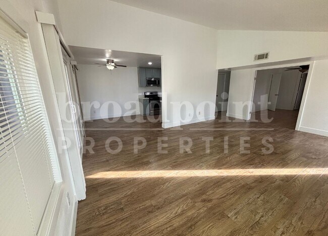 Foto del edificio - 522 Charlotte Dr