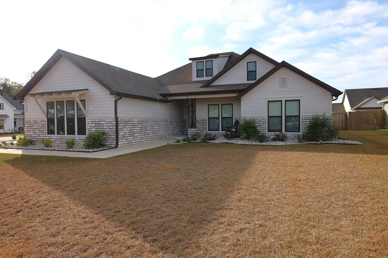 Foto principal - 180 Floyd Mcneal Dr