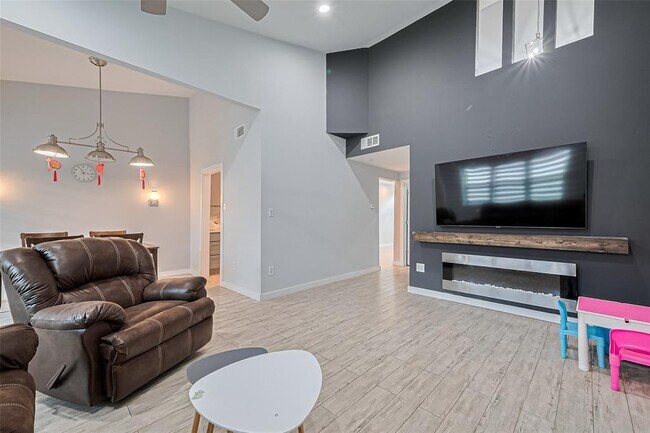 Building Photo - 12625 Memorial Dr