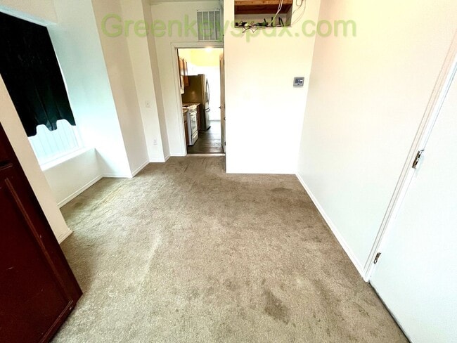 Foto del edificio - 2-Bedroom, 1-Bathroom Unit Available in Multiplex Near Downtown Hillsboro