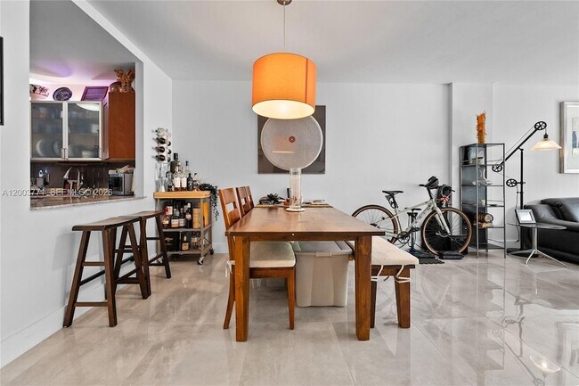 Foto del edificio - 100 Edgewater Dr