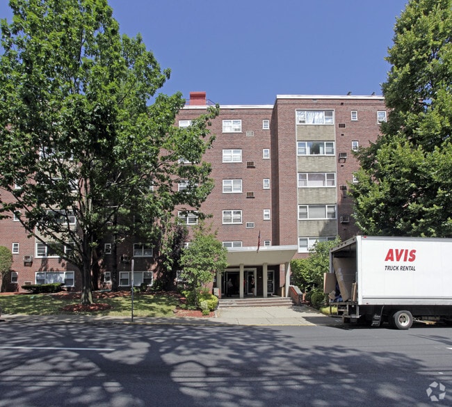 Wincenter Condominium