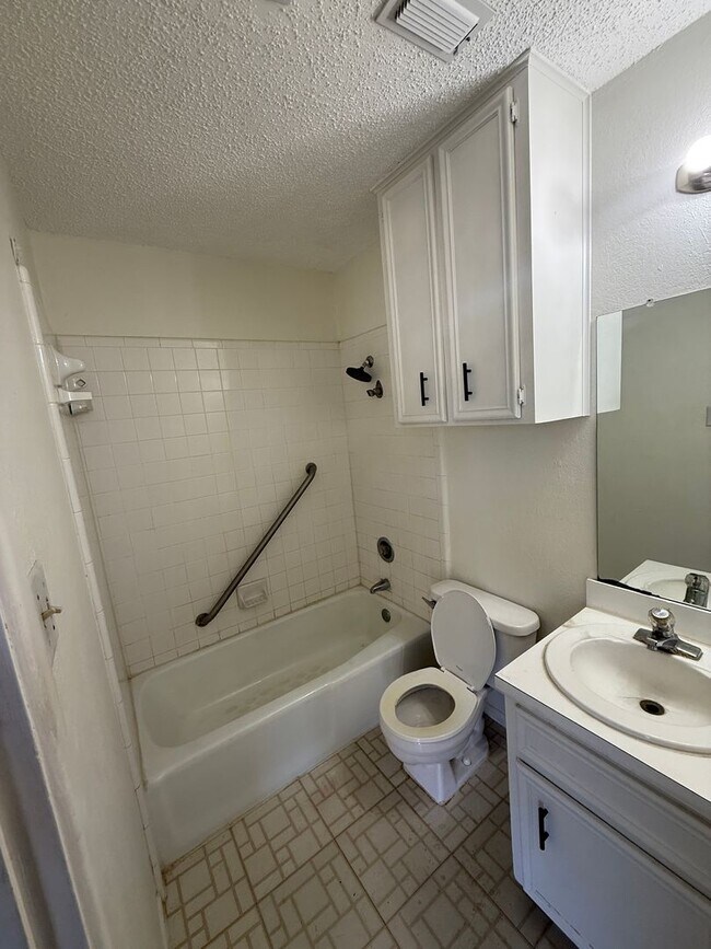 Building Photo - 1610 28th St