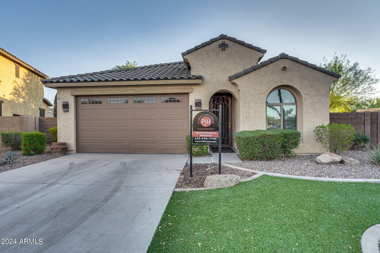 Foto principal - 9075 W Nicolet Ave