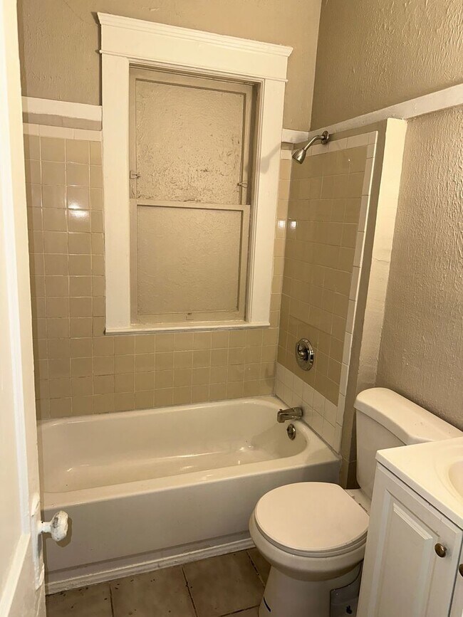 Building Photo - Nice Cossey apartment