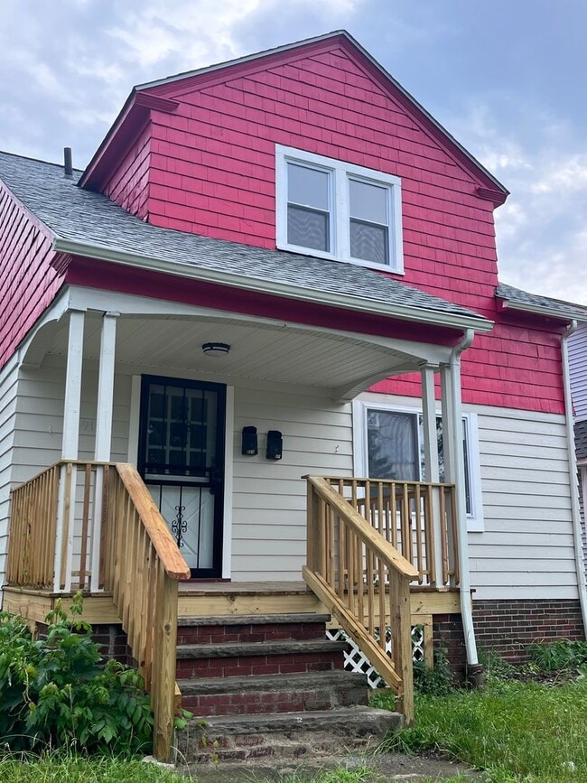 Building Photo - 13916 Durkee Ave