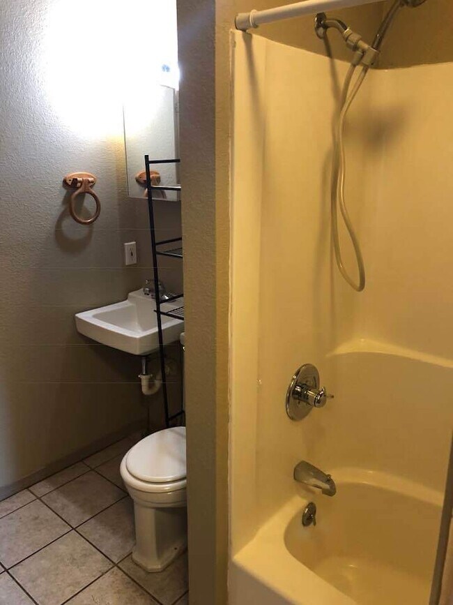 Building Photo - 1702 11th Ave