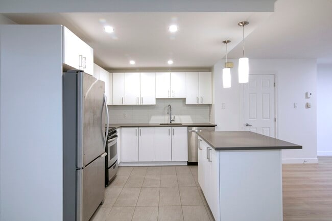 Building Photo - 3460 Rue Durocher