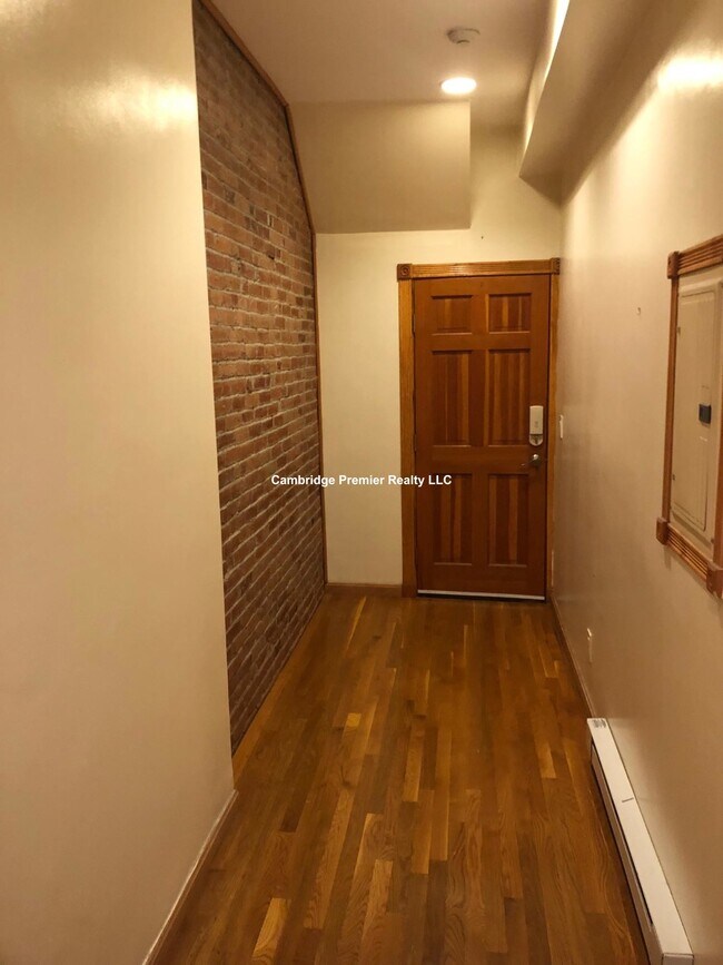 Building Photo - 44 Highland Ave