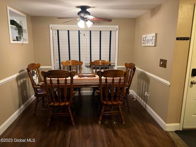 Foto del edificio - 93 Thimbleberry Rd