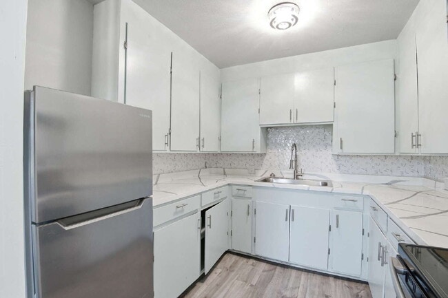 Foto del edificio - 6318 Laramie St