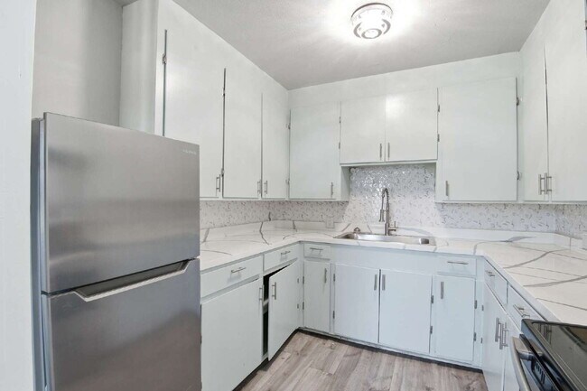 Building Photo - 6318 Laramie St