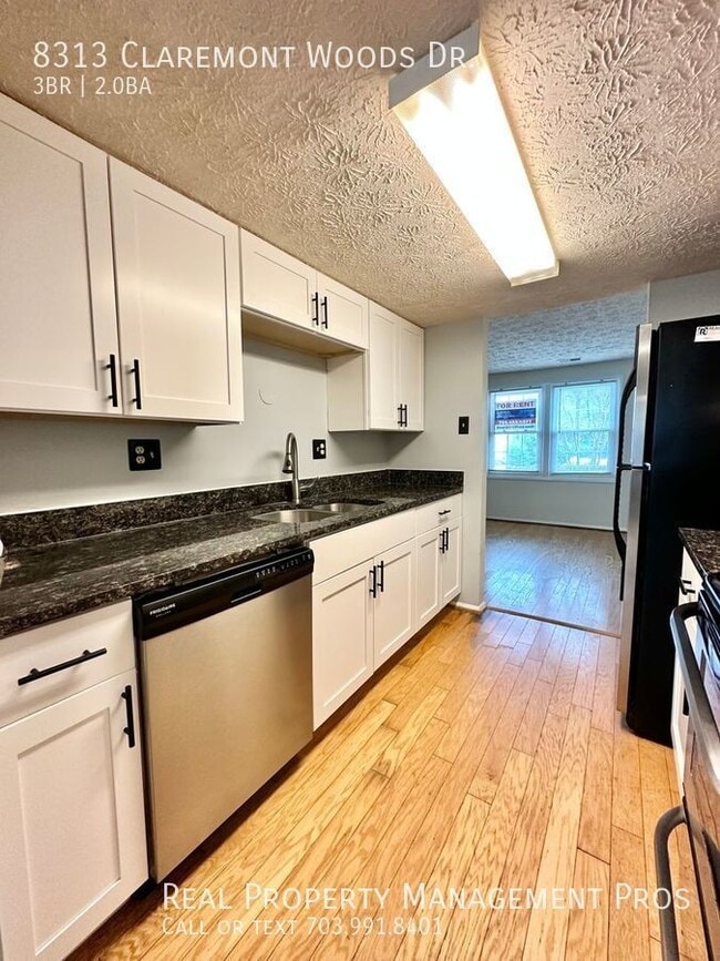 Building Photo - 8313 Claremont Woods Dr