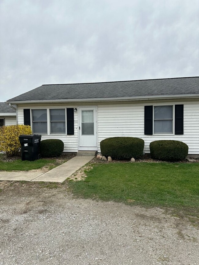 Building Photo - 3955-3965 N Meadow Ridge Dr