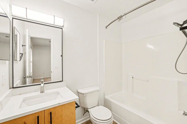 Building Photo - 2403 Hartsfield Road
