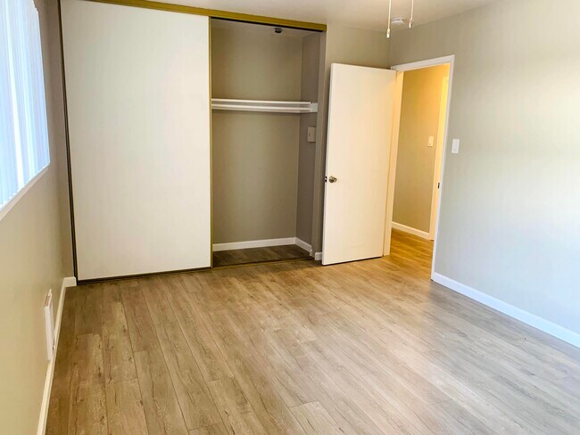 Foto del edificio - 7911 Bancroft Ave