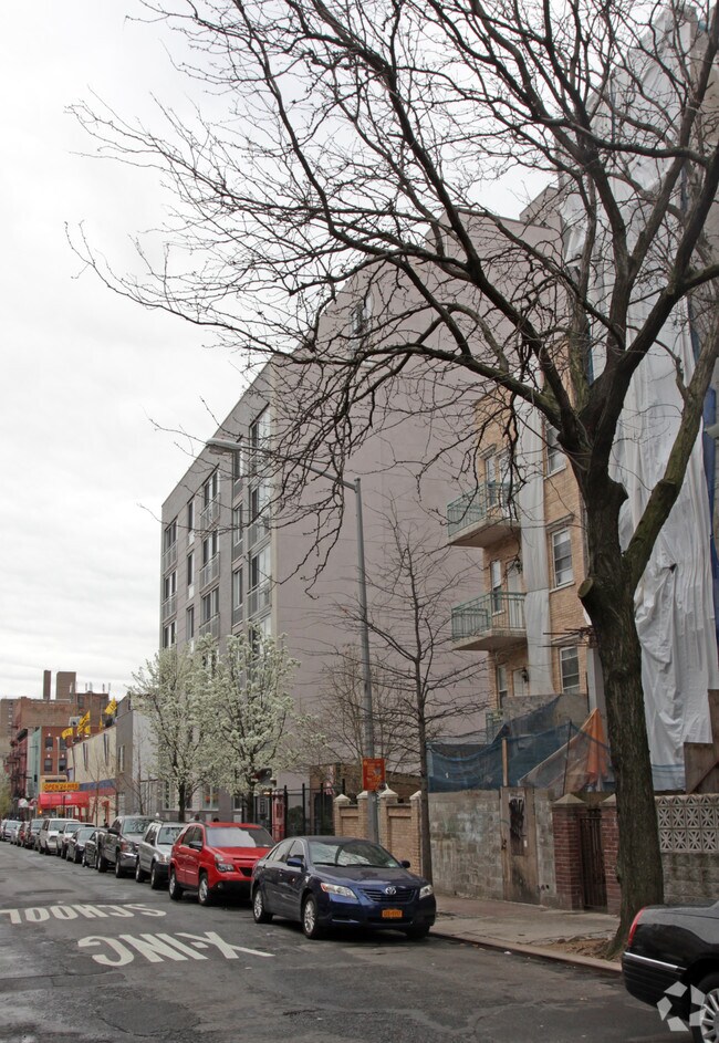 Building Photo - Alto Condominium