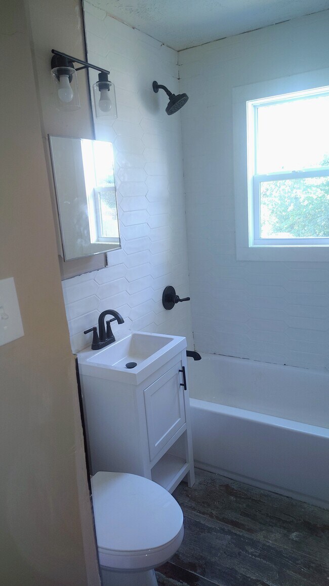Foto del edificio - 2626 Vucrest Ave SE