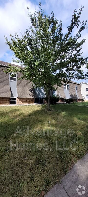 Building Photo - 700 N 70th St