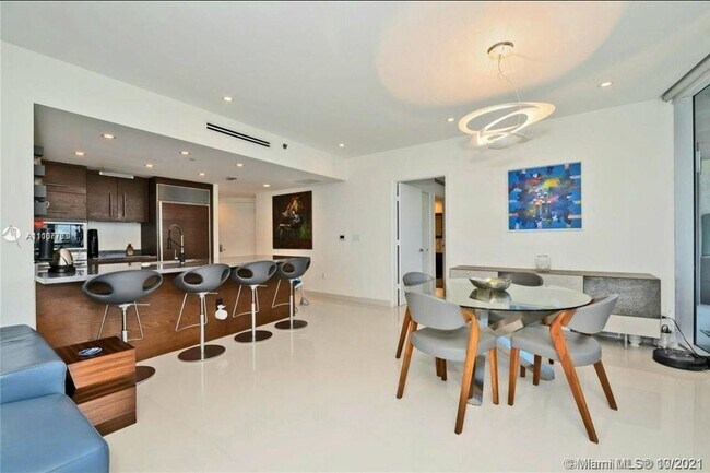 Foto del edificio - 465 Brickell Ave