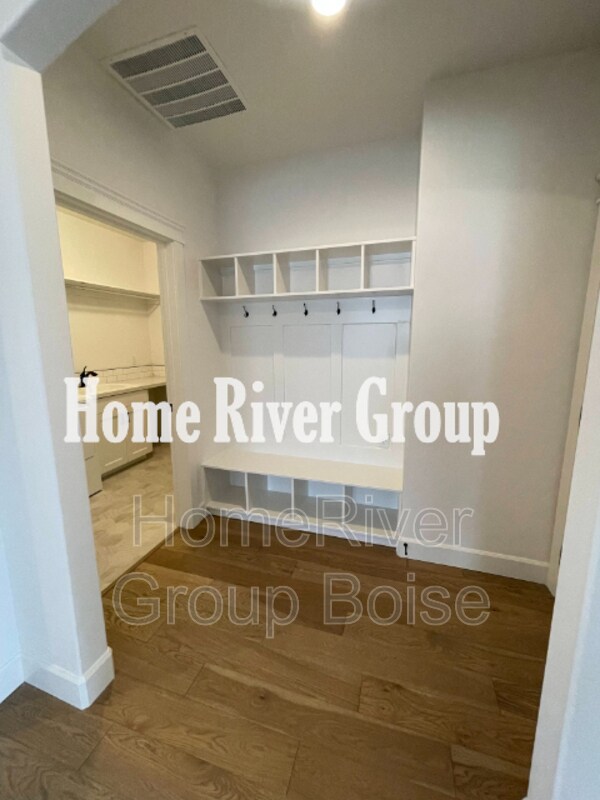 Foto del edificio - 538 S Prospector Ln