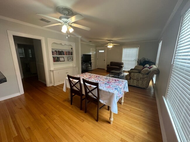 Building Photo - Beautiful 3 Bedroom South Highland House