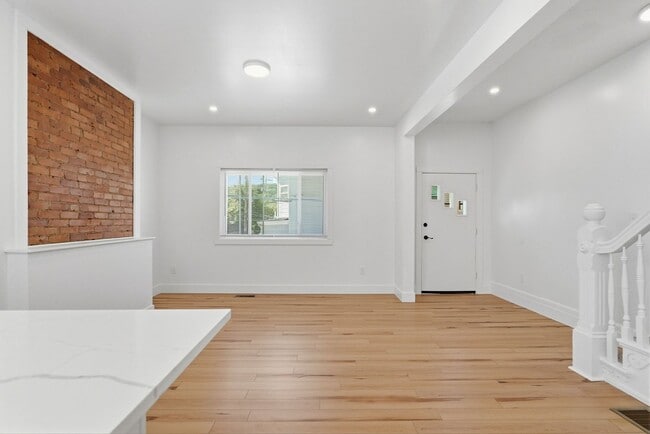 Building Photo - Brand New Renovation - Sharpsburg