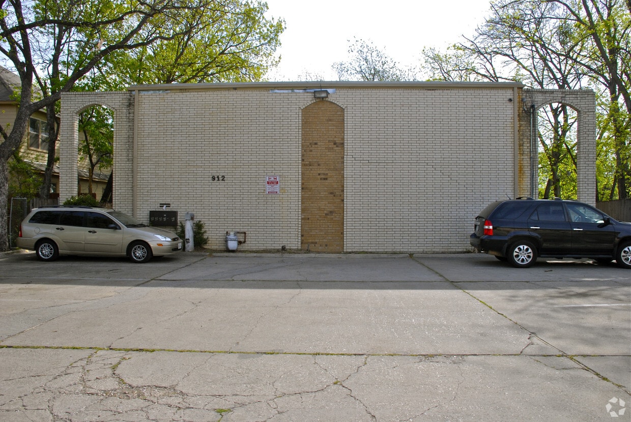 Building Photo - Markshire Apartments