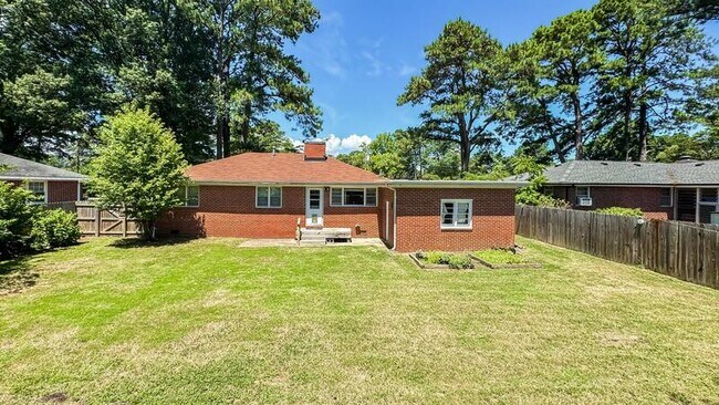 Building Photo - 304 W Mcginnis Cir