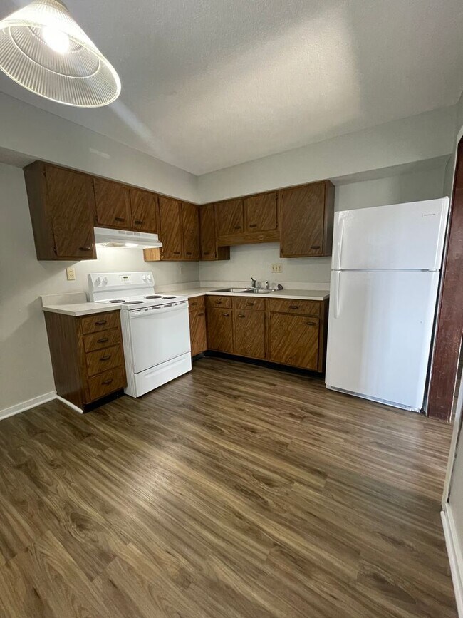 Building Photo - Cozy Home