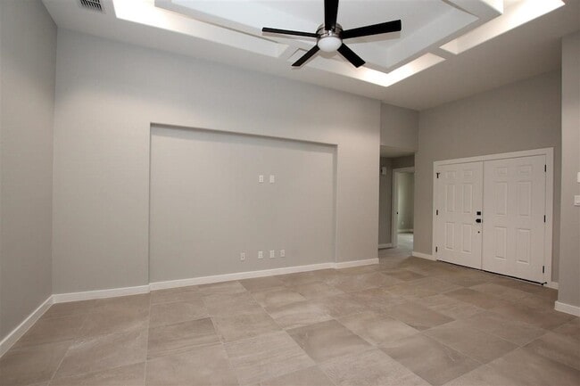 Building Photo - 1011 La Muralla St