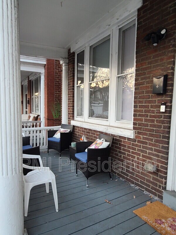 Foto del edificio - 2702 W Main St