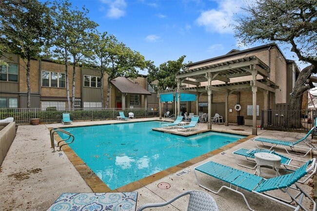 Building Photo - 10406 High Hollows Dr