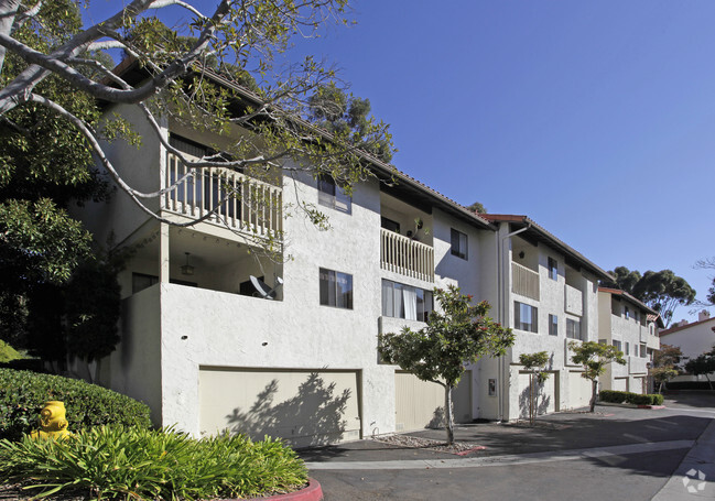 Building Photo - La Jolla Village Tennis Club